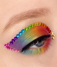 Pride Rhinestone Makeup, Rainbow Gem Makeup, Rainbow Rhinestone Makeup, Pride Make Up, Makeup Looks 2022, Rainbow Makeup Ideas, Makeup Trends 2022, Artistic Makeup Ideas, Rainbow Makeup Looks