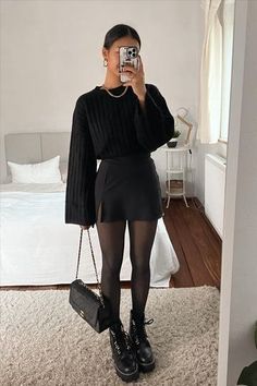 Date Outfit Black, Winter Fashion Night Out, Black Outfit Night Out, Black Winter Outfits Classy, Kino Date Outfit, Outfit Kino, Look Black Night, Cute Black Skirt Outfits, Winter Outfit Night Out