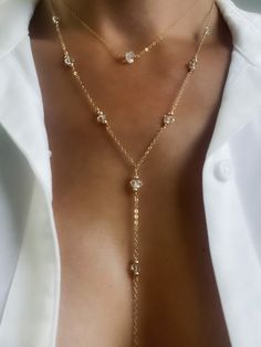 Mantra: “I align & vibrate with the purest light.” Symbolism: Dreams, visions, purifying energy, guidance, strength & protection. Manifest your dreams and ambitions with the transparent and brilliant sparkle of Herkimer Diamonds and adorn in our Pure Light Lariat Necklace. DETAILS Adjustable 16" to 18" or 18" to 20" chain with a 5" lariat drop. 5-6mm Herkimer diamonds handwoven with 3mm beads. Lobster clasp closure. Available in sterling silver or 14k gold filled. Dream Symbols, Paris Mode, Manifest Your Dreams, Jewelry Accessories Ideas, Dope Jewelry, Classy Jewelry, Stacked Jewelry, Jewelry Lookbook, Girly Jewelry