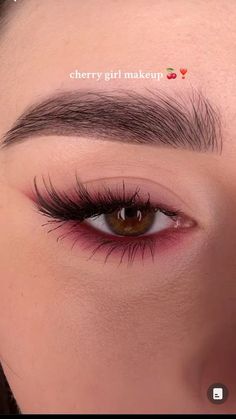 Eye Make Up Inspiration, Eyeshadow Aesthetic Looks, Pink Day Makeup, Makeup With Red Eyeshadow, Senior Elite Makeup, Red Look Makeup, Cherry Red Eye Makeup, Maroon Eye Look, Make Up For Birthdays