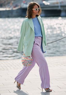 Mode Pastel, Stockholm Fashion Week, Colorful Outfits, Woman Walking, Pastel Outfit, Purple Pants, Green Blazer, Stylish Work Outfits, Stockholm Fashion