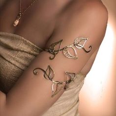 قلادات متدلية, Upper Arm Cuffs, Arm Bracelets Upper, Arm Bracelets, Body Chains, Makijaż Smokey Eye, Cuff Jewelry, Arm Cuff, Leaf Jewelry