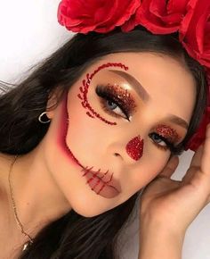 Makijaż Sugar Skull, Catrina Costume, Halloweenský Makeup, Hot Halloween Outfits, Halloween Makeup Pretty, Halloween Eye Makeup