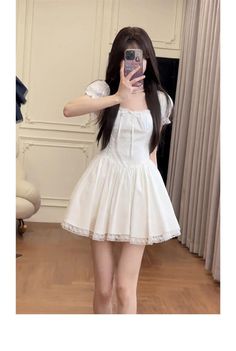 Item Details ： Product Number :SD1204 Fabric: Lace Silhouette:A line Sleeves :Sleeveless Back Style: Zipper Size:S,M,L ,XL S: Weight: 100 Pounds Height : 155-160cm M Weight: 100-110 Pounds Height : 160-165cm L Weight: 110-120 Pounds Height : 165-170cm XL Weight: 120-140 Pounds Height : 170-175cm Grade 8 Dresses Graduation, Korean White Dress, White Cute Dress, 8th Grade Graduation Dresses, Satin Dresses Casual, White Dress With Sleeves, Party Dress Birthday, Teenage Dress, Confirmation Dresses