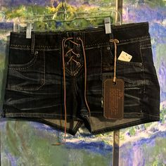 Vintage. Zana Di Brand. Size 13 Juniors. Dark Wash Emo Boho, Scene Clothes, 90s Shorts, Scene Outfits, Need Money, Things To Buy, Size 13, Jean Shorts, Color Blue