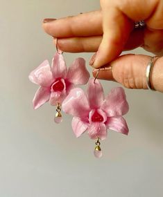 Flower Resin Jewelry, Real Flower Jewelry, Flowers Aesthetic, Jewelry Accessories Ideas, Dope Jewelry, Funky Jewelry, Jewelry Lookbook, Aesthetic Summer, Girly Jewelry