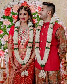 South Indian Bride And Groom, Varmala Ceremony, Indian Wedding Dress Traditional, Garland Wedding Decor, Indian Marriage, Flower Garland Wedding, Popular Wedding Dresses