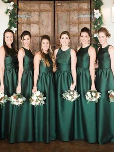 the bridesmaids are all wearing green dresses