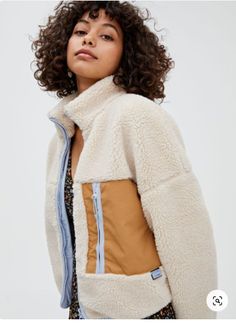 Autumn Trends, Faux Shearling Jacket, Couture Tops, Pull & Bear, Womens Fleece, Streetwear Women, Shearling Jacket, Looks Vintage, Outdoor Outfit