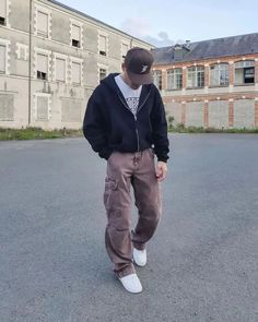 Casual Mens Streetwear, Pacsun Outfits Mens, Fits With Brown Pants, Outfits For Men Streetwear, Guys Fits Winter, Men’s Outfit Inspo Street Wear, Guys Cargo Pants Outfit, Streetwear Fashion Men Fall