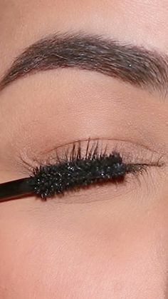 Best Way To Put On Mascara, Make Up Tips And Tricks, Best Waterproof Mascara, Perfect Lashes, Dramatic Lashes, Big Lashes, Makeup Lessons