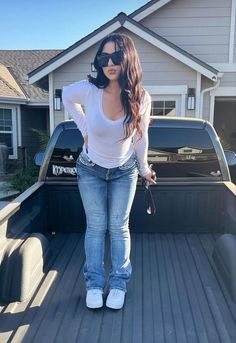 What To Wear With Miss Me Jeans, Cute Outfits With Bootcut Jeans, Copy N Paste Latina Outfit Ideas, Hispanic Women Fashion, Chula Outfits, Ranchera Outfits Mexican, Casual Baddie Outfits, Cute Latina Outfits, Hispanic Outfits