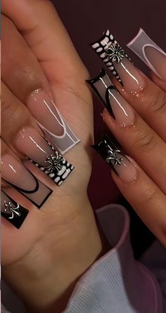 Unique Black Nails, Black N White Nails, Black And White French Tips, Nail Designs Black And White, White Nails With Black, Nail Designs Y2k, Natural Nails Designs, Bougie Nails, December Nail Ideas