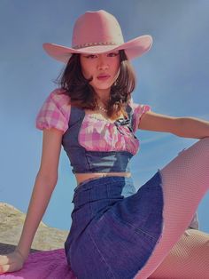 Cowgirl Fashion Outfits, Alluka Zoldyck, Most Paused Movie Scenes, Cowgirl Fashion, Pose Fotografi, Estilo Punk, Pose Reference Photo, Mode Inspo, Soft Grunge