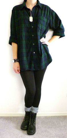 Blue Green Plaid Shirt Outfit, Flannel Womans Outfit, Green Check Shirt Outfit, T Shirt Leggings Outfit, T Shirt And Leggings Outfit, Plaid Shirt Outfit Women, Fashion Guys, Style Flannel, Plaid Leggings