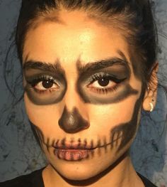 Black Halloween Makeup Easy, Simple Skeleton Face Makeup, East Skeleton Makeup, Skeleton Face Paint Halloween, Skeleton Make Up Women, Skeleton Makeup Halloween Easy, Halloween Costumes Skeleton Women