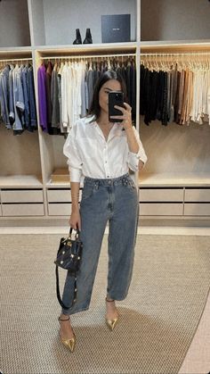 Fashion Blog Design, Clothing Blogs, Classic Style Outfits, Jeans Cropped, Moda Chic, Fresh Outfits, Pants Women Fashion, Jean Straight, Smart Casual Outfit