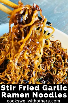 stir fried ramen noodles Garlic Ramen Noodles, Top Ramen Recipes, Garlic Ramen, Cheap Recipe, Ramen Recipes Easy, Fried Garlic