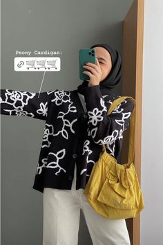 Follow Yuk ! Ide Ootd Hijab Cardigan Stripe Simple #ootdhijabcardigan #ootdhijabremaja Hijabi Outfit