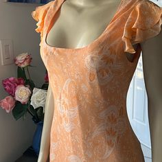 Jones Of New York 100% Silk Dress. New Without Tags! I Had Cut Them Off. Beautiful Peach Paisley, With Ruffled Cap Sleeves And Flirty Ruffle On The Bottom Of The Skirt. Very Shapely Cut, Pretty Dress. I Bought It New But Never Did Wear It, To Small For Me. Good Luck For You!