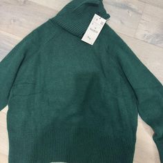 new with tags!! emerald green turtleneck sweater from zara Green Turtleneck Sweater, Green Turtleneck, Zara Women, Turtleneck Sweater, Emerald Green, Sweater Top, Emerald, Sweaters For Women, Turtle Neck