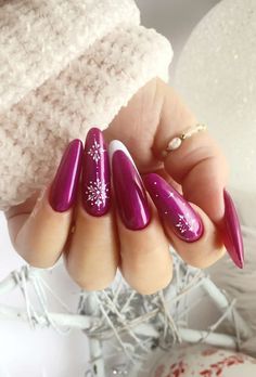 pink winter nail art. snowflake nail art. winter nails. christmas nails. Chic Christmas Nails, Christmas Gel, Nails Easy