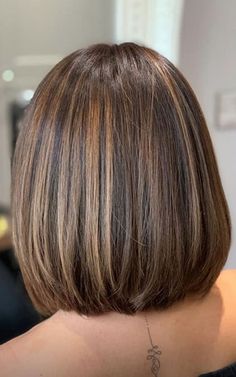 Tuns Bob Lung, Brown Hair With Blonde Highlights, Hair Color Light Brown, Haircuts For Medium Hair, Penteado Cabelo Curto, Brown Hair With Highlights, Haircuts For Fine Hair, Short Hair Haircuts, Medium Hair Cuts