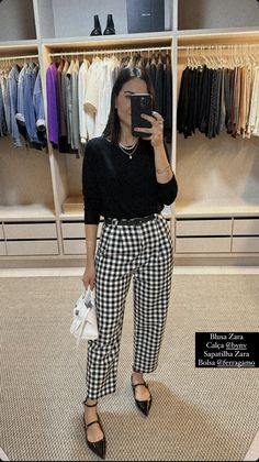 Dot Pants Outfit, Polka Dot Pants Outfit, Easy Chic, Polka Dot Pants, Office Casual, Casual Style Outfits, Office Outfits, Work Outfits, Pants Outfit