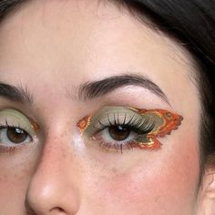 Eye Makeup Creative, Fall Makeup Ideas, Fall Butterfly, Chrome Liquid, Freckle Pen, Glisten Cosmetics, Thanksgiving Makeup, Liquid Shadow