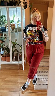 Mirror selfie, black band t-shirt combined with red pants and vans shoes, lot of tattoos Size 20 Summer Outfits, Alt Summer Outfits Plus Size, Plus Size Yallternative, Alt Mom Outfits Summer, Alternative Midsize Fashion, Plus Alternative Fashion, Midsize Queer Fashion, Alt Summer Outfits Midsize