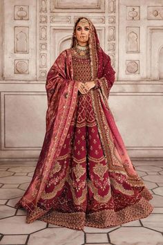 Pakistani Bridal Dress In Traditional Pishwas Style Pakistani Bridal Dress, Red Bridal Dress, Bridal Dupatta, Nikkah Dress, Frock Style, Asian Bridal Dresses, Maria B, Party Kleidung