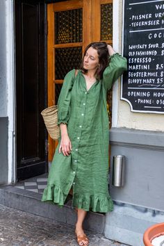 Black Midi Dress Outfit, Gaun Koktail, Detail Couture, Midi Dress Outfit, Line Dresses, Lotus Leaf, A Line Dresses, Solid Color Dress, Churidar