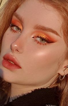 Pumpkin Makeup Looks, Mila Core, Fall Inspired Makeup, Peach Makeup Look, Pumpkin Makeup, Thanksgiving Makeup, Fall Makeup Trend, Peach Makeup