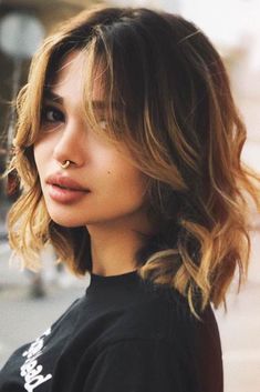 Curtain Bangs And Layers, Bangs And Layers, Medium Layered Haircuts, Medium Layered Hair, Medium Length Hair With Layers, Wavy Haircuts, Shoulder Length Hair Cuts, Short Wavy Hair