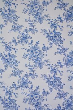 a blue and white wallpaper with flowers on it