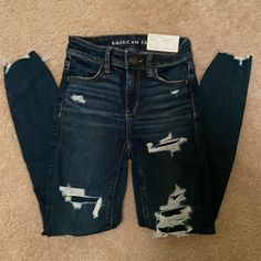 American Eagle Factory Destructed Skinny Jeans Nwt With Raw Hem American Eagle Patched Jeans, American Eagle Jeans Women, American Eagle Outfits, Outfit Inspo Casual, Jeans American Eagle, Patched Jeans, Going Out Tops, Simple Trendy Outfits, Baddie Outfits Casual