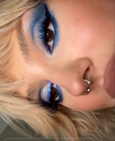 Mikayla X Glamlite Looks, Really Cool Makeup Looks, Blue Chrome Eyeshadow, Prom Looks Makeup Ideas, Colored Eyeshadow Looks, Dark Blue Makeup Looks, Unique Makeup Looks, Ateez Concert