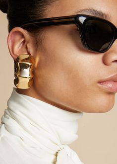 The Medium Julius Loop Earrings in Gold High Fashion Jewelry Photography, Sculptural Earrings, Tailored Fashion, Jewelry Photography Styling, White Elegance, High Fashion Jewelry, Earring Trends, Loop Earrings, The Medium