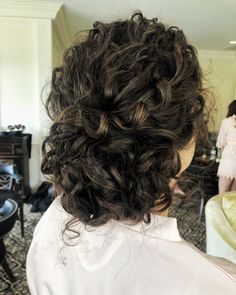 Wedding Hairstyles For Bridesmaids Curly Hair, Short Curly Quince Hairstyles, Boho Wedding Hair Short Curly, Short Curly Hair Wedding Styles Half Up, Curly Hair Prom Styles Updo, Natural Curls Prom Hair, Natural Curly Wedding Updo, Big Curly Updo, Naturally Curly Hair Prom Styles