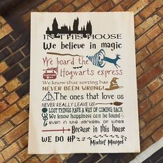 In This House Harry Potter: Signature Design - Paisley Grace Makery Adult Harry Potter Bedroom, Harry Potter Rooms, Harry Potter Wedding Gifts, Harry Potter Signs, Harry Potter Library, Harry Potter Gifts Diy, Harry Potter Always, Which Hogwarts House, Harry Potter Friends