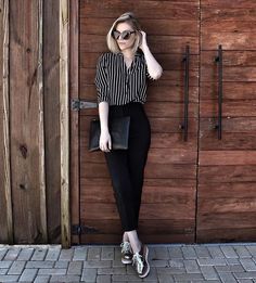 Resultado de imagem para look social com oxford flatform  #fashionphotographer #fashionphotography #trendy #womensfashion #fashiondesigner #couture #trends #fashionindustry #mua #makeupforever Chique Outfits, Summer Work Outfits, Elegante Casual, Casual Work Outfits, Work Outfits Women, Casual Flats, Formal Outfit