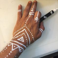 Rave Face Paint Ideas, Boho Face Paint, Christian Face Paint, Magic Markings On Skin, Hippie Makeup Boho, Black Face Paint Ideas, African Face Art, Body Art Paint Ideas, African Face Paint