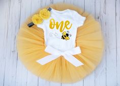 First Bee Day Party Dress, Bumble Bee Birthday Party Shirts, Day Birthday Outfit, Bee Outfit, First Bee Day, Bee Themed Birthday Party, Tutu Shirt, Sweet As Can Bee, Cake Smash Outfit Girl