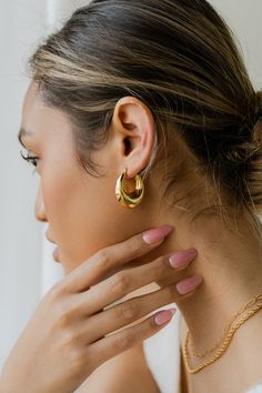 ⭐ Super Chunky Gold Hoop Earrings - Gold Fill Chunky Earrings - Extra Thick Oval Gold Hoops - Lightweight Gold Chunky Hoops   ⭐ MEASURE & WEIGHT * Length 30mm, Width 25mm * Weight 0.35oz (10g) for a pair - Super lightweight hollow design ⭐ Check out silver color here https://www.etsy.com/listing/798464176/thick-chunky-silver-plated-hoop-earrings?ref=shop_home_active_3&frs=1&crt=1  ⭐ MATERIAL & QUALITY: ✅Hypoallergenic ✅Water Resistant ✅Tarnish Resistant (More than 10 times ticker) * At J Banzi J Chunky Loop Gold Earrings, Thick Golden Hoop Earrings, Big Chunky Gold Hoop Earrings, Gold Earrings Chunky, Chunky Hoop Earrings As A Gift, Chunky Small Hoop Earrings For Gift, Chunky Huggie Earrings Gift, Gold Chunky Jewelry, Ball Earrings Gold