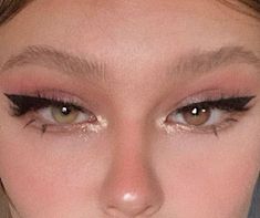 Eyeshadow Brown Eyes, Eyeliner Ideas, Membentuk Alis, Alt Makeup, Alternative Makeup, Smink Inspiration, Eye Makeup Designs