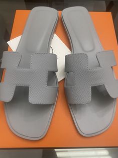 Popular Sandals, Design Dresses, Hermes Oran, African Design Dresses, African Design, Hermes Bags, Style Me, High Heels