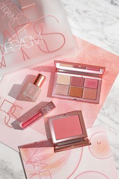 Penyimpanan Makeup, Luxury Makeup, Makeup Items, Look Book, Makeup Brands, Pretty Makeup, Cute Makeup, Makeup Kit