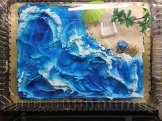 there is a cake that looks like it has been made to look like the ocean