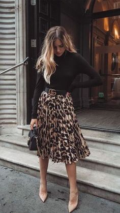 15 Trendy Fall Outfits For Work - Society19 Office Baddie, October Outfits, Fest Outfits, Pretty Skirts, Outfit Chic, Thrifted Outfits, Work Clothing, Leopard Print Skirt, Glad Rags