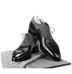 Dapper Fashion, Flat Oxford Shoes, Spectator Shoes, Cap Toe Shoes, Dress Office, Black Leather Dresses, Bespoke Shoes